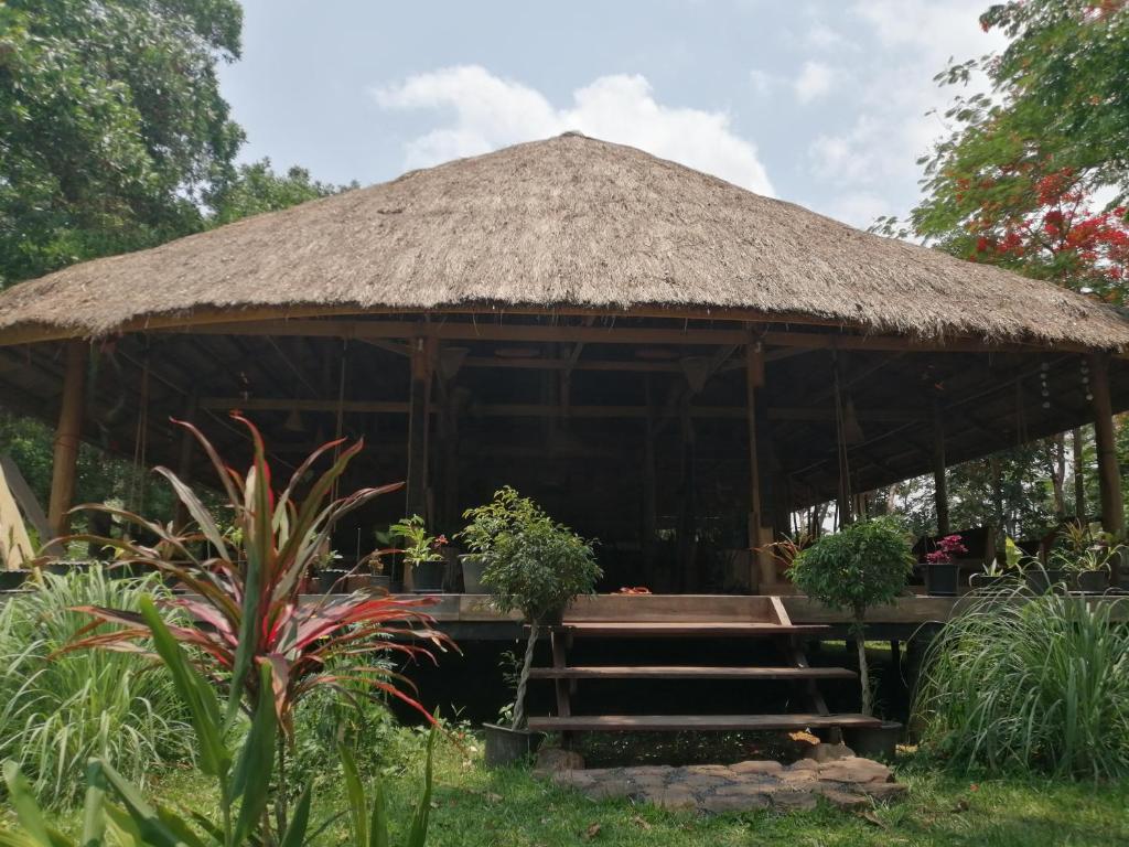 Fandee Island - Mountain House - Tad Lo Bolaven Loop Pakse photo 1