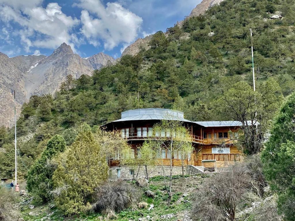 Mountain Base ARTUCH