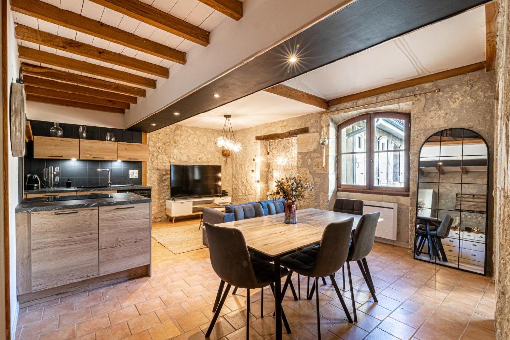 Superbe appartement, situé au cœur de la ville.
