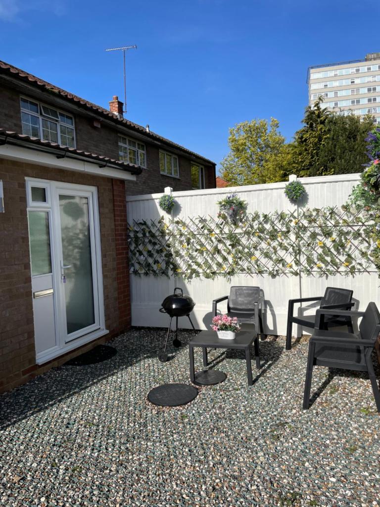 Luxury One Bed Apartment Stevenage - Tap to explore photos