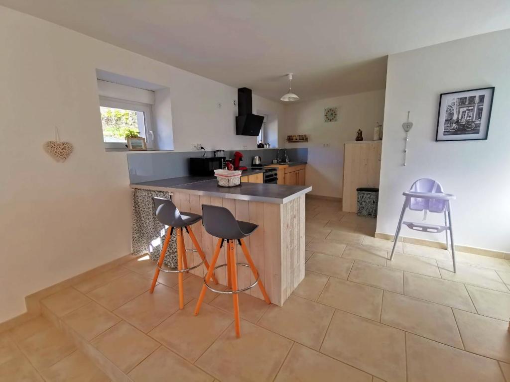 Maison de 2 chambres avec jardin clos et wifi a Quettehou a 1 km de la plage photo 3