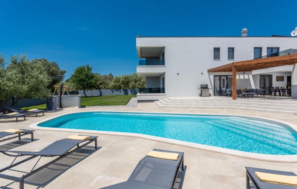 A lovely poolside villa in Krnica ideal for family photo 2