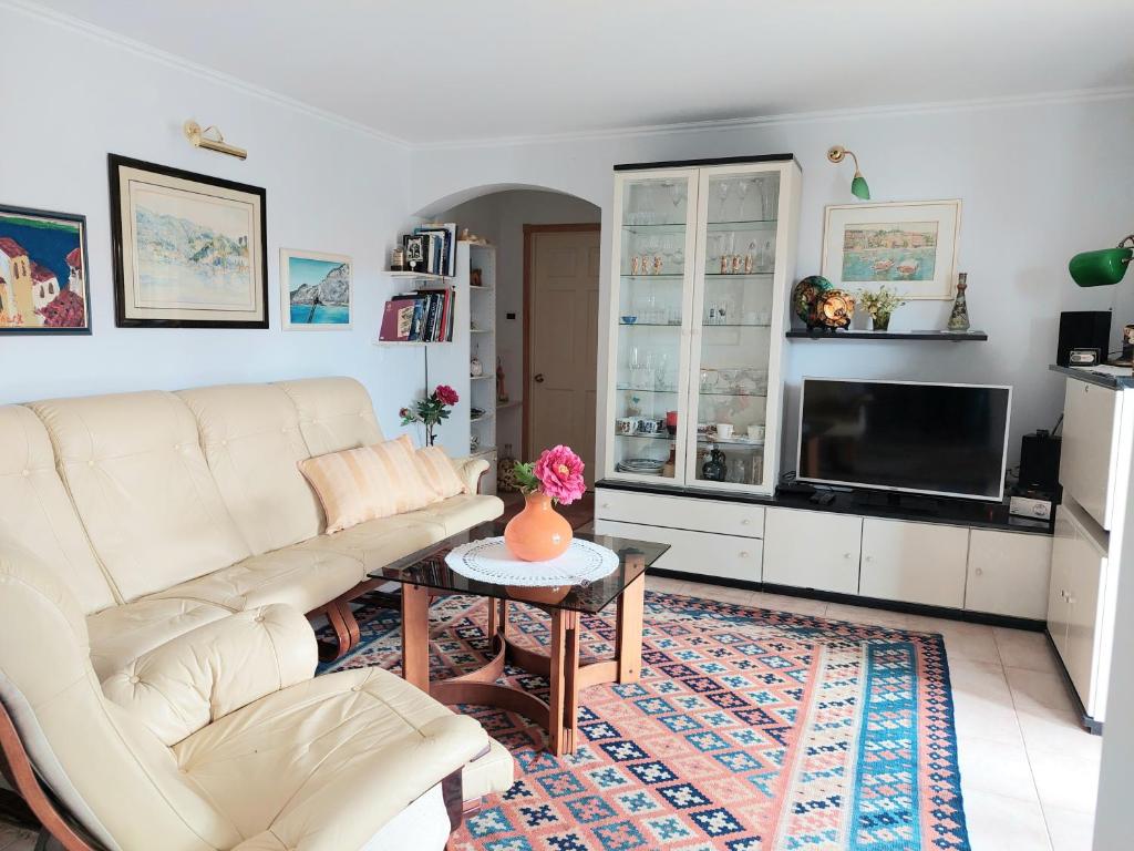 Palm Garden Apartment photo 3