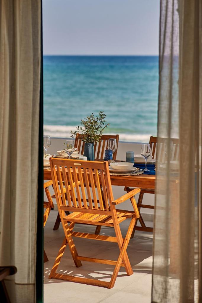 Vera Villa - Brand New Seafront Villa! photo 2