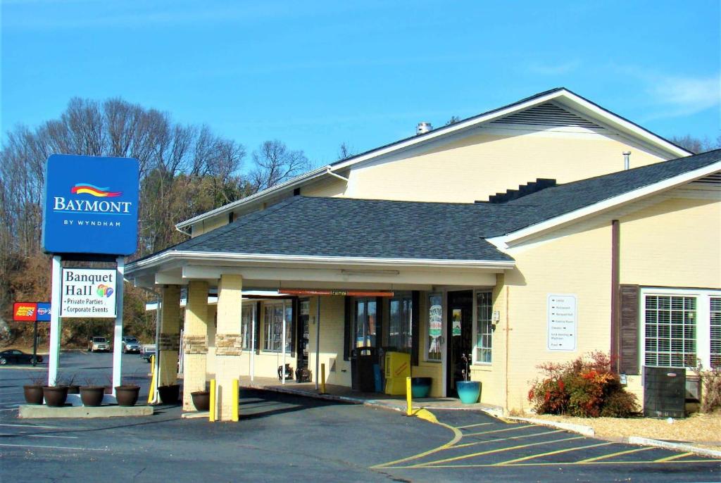 Baymont by Wyndham Front Royal Near Shenandoah National Park image