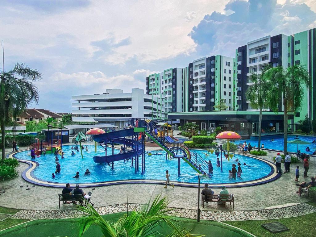 PoolView Waterpark 300Mbps Ipoh Homestay Manhattan Condo 4-7pax 3bedroom Station 18 pengkalan photo 1