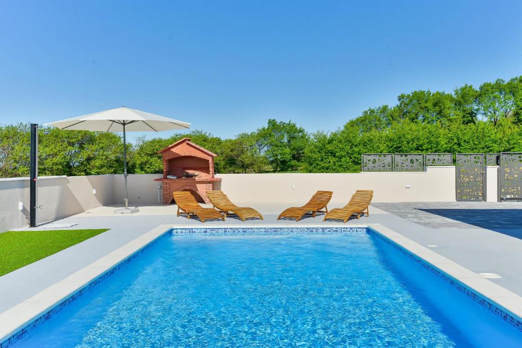 Holiday House Casia with pool photo 4