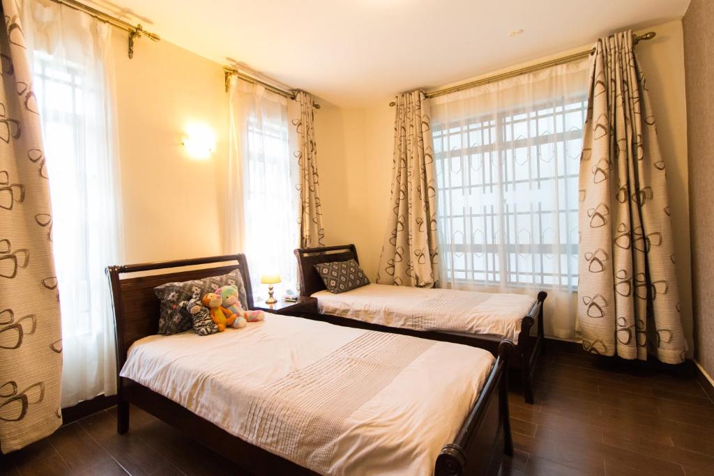 Warwick Centre Room Type - Three-Bedroom Apartment with Balcony