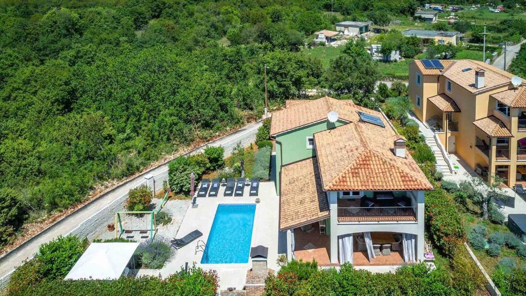 Beautiful poolside villa in Rakalj photo 3