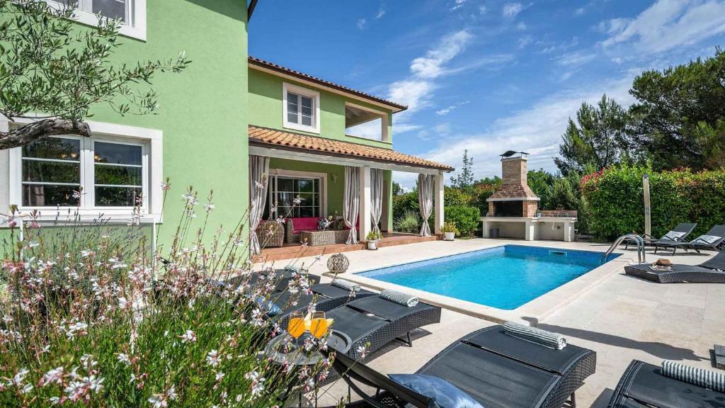 Beautiful poolside villa in Rakalj photo 2