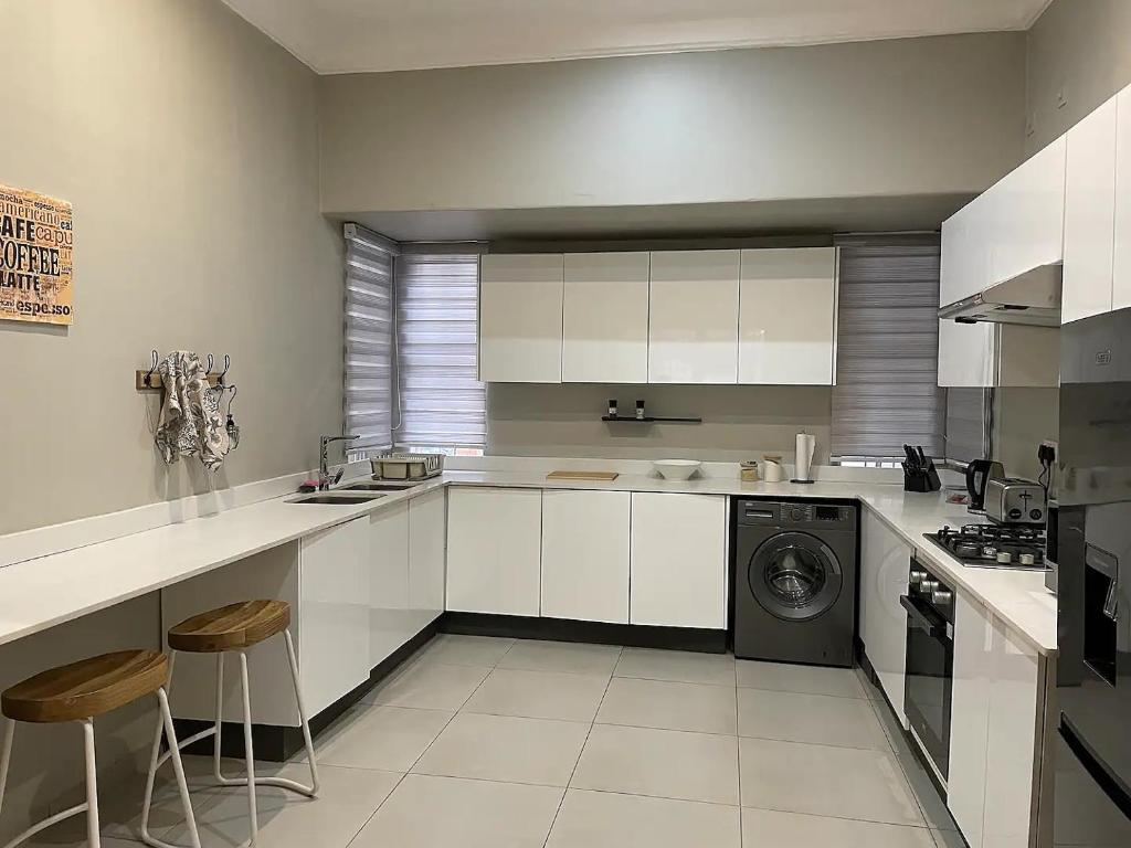Modern Apartment - 2081 photo 3