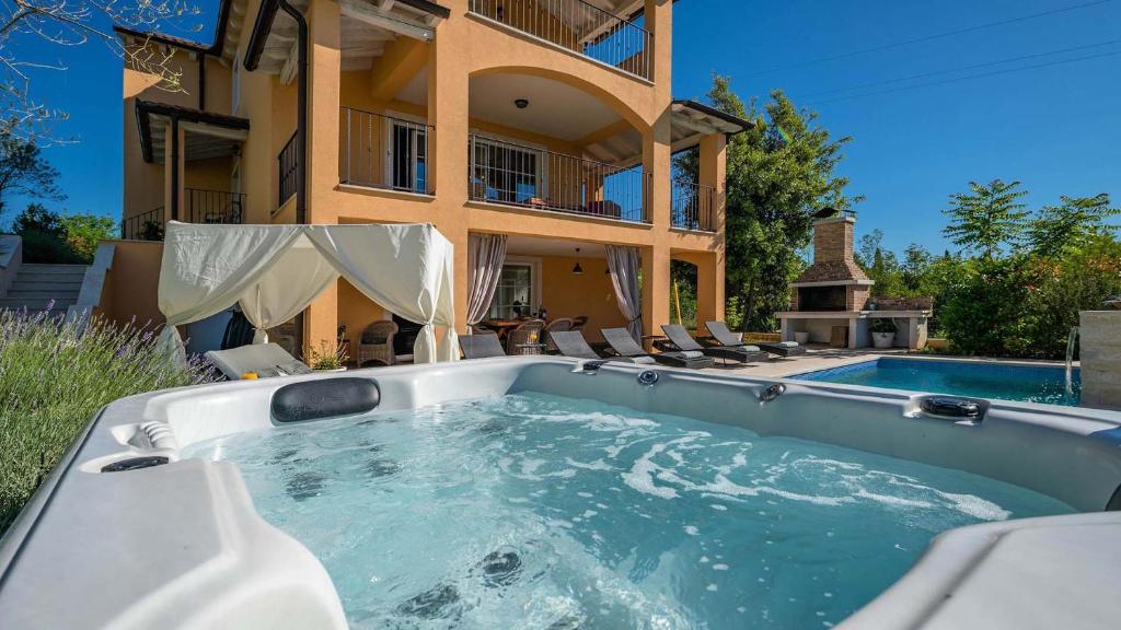 Modern villa with swimming pool in Rakalj photo 1