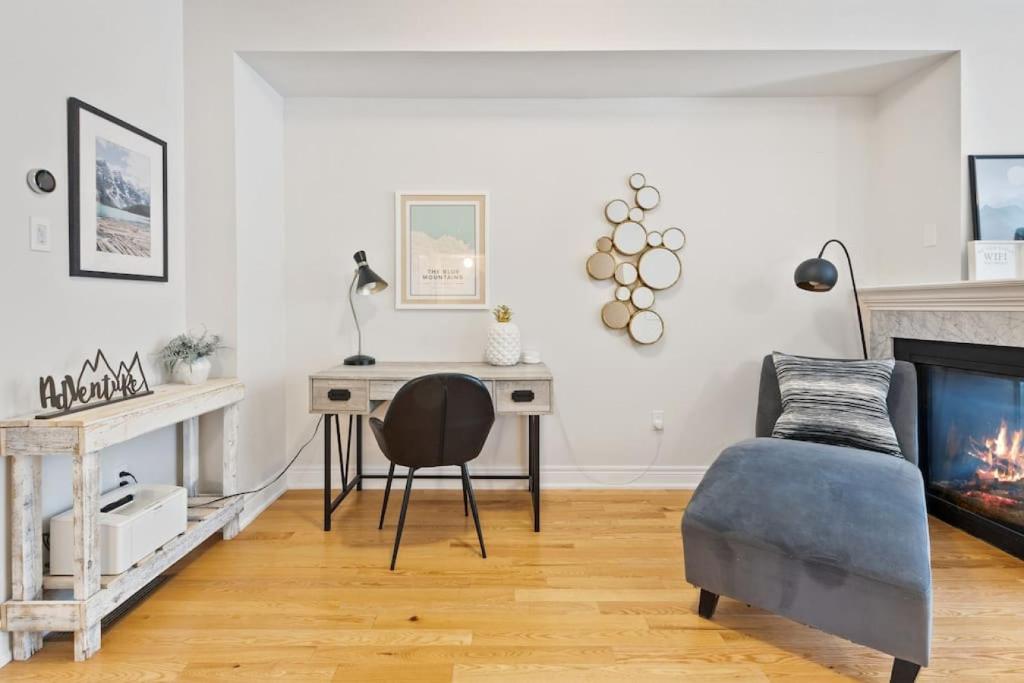 Mountain View Townhouse Fresh and Bright at Blue photo 1