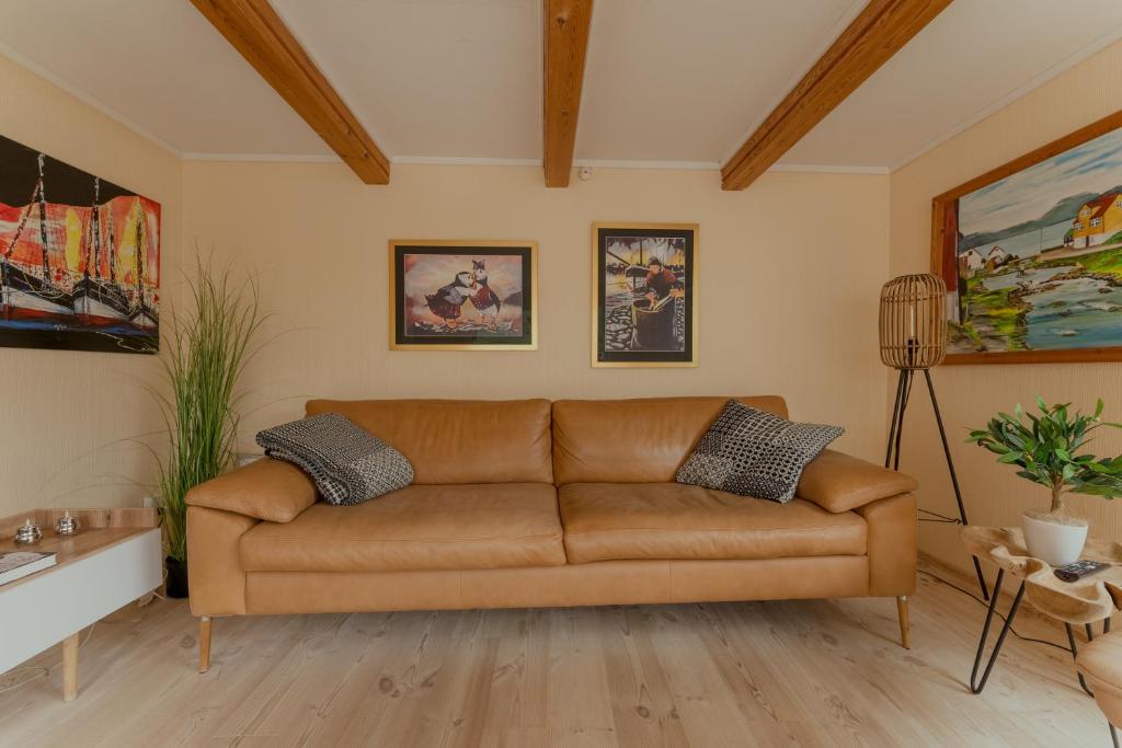 Cozy Cottage / 3BR / Hiking / Nature photo 3