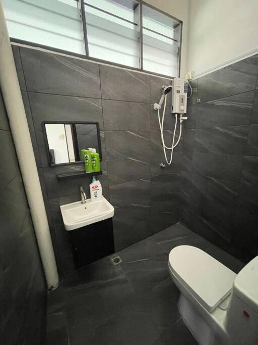 Villa President Homestay -4 bedroom Aircond WIFI Vacations Home photo 1