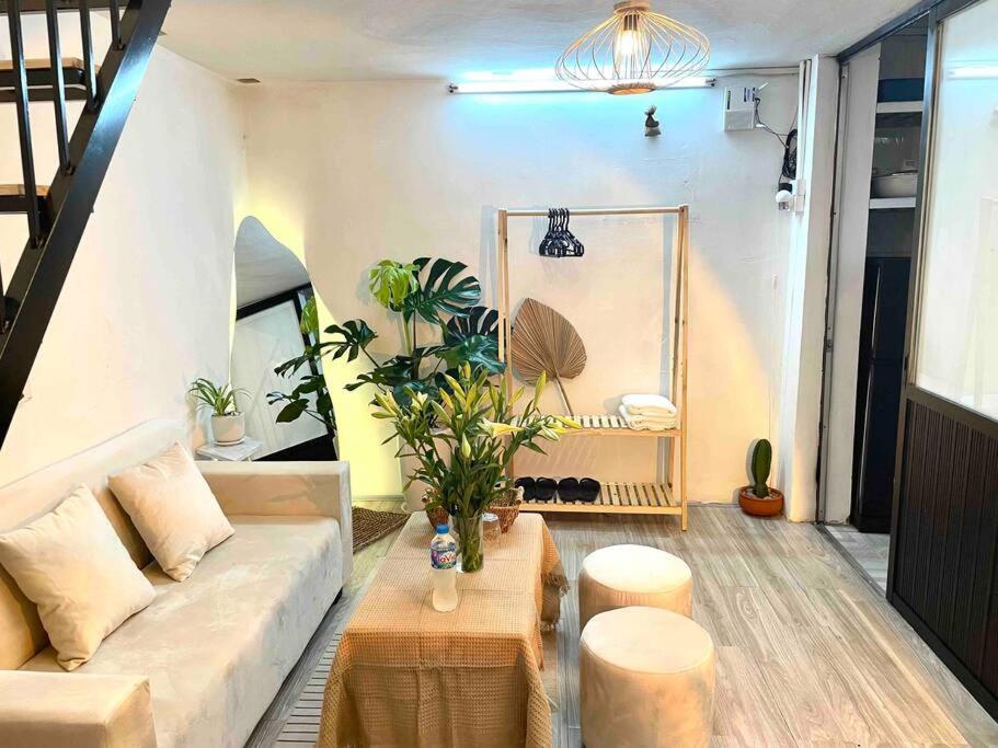 Loft House/ Hoan Kiem Lake/ Book Street