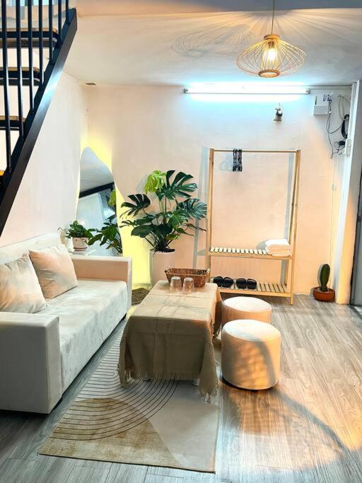 Loft House/ Hoan Kiem Lake/ Book Street