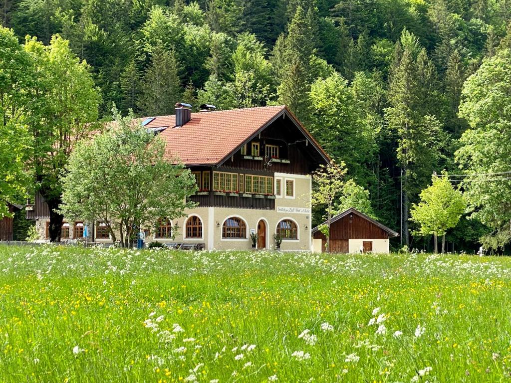Ferienwohnungen Zipflwirt