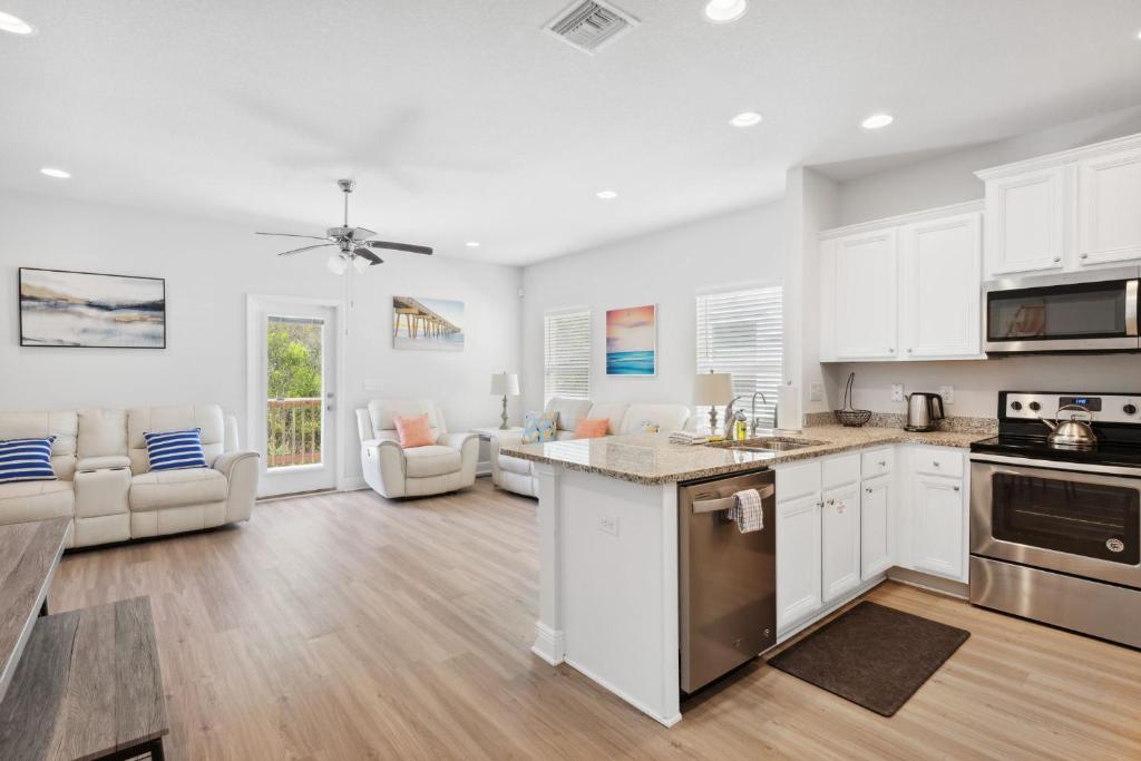 Hathaway Townhomes - 7584 Shadowlake by Nautical Properties photo 3
