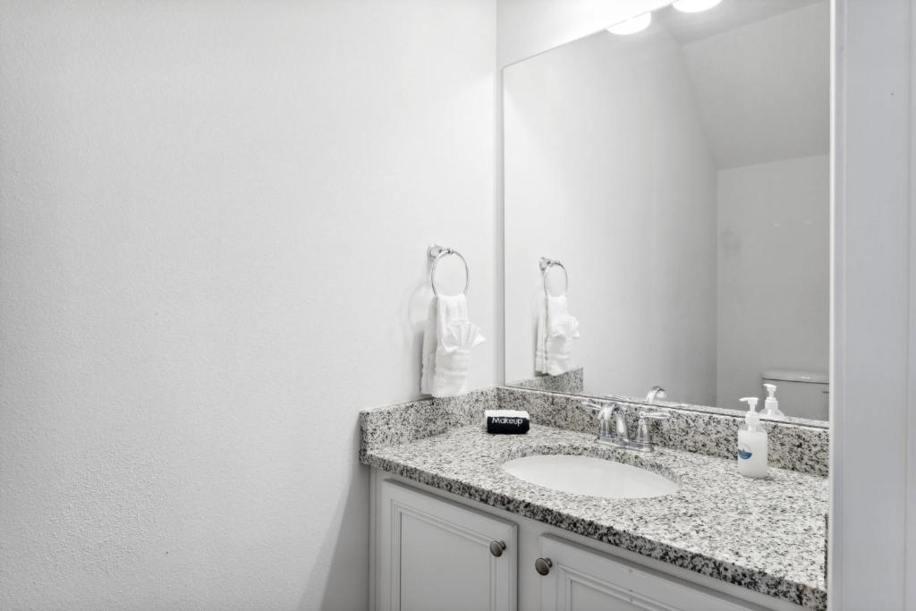 Hathaway Townhomes - 7584 Shadowlake by Nautical Properties photo 1