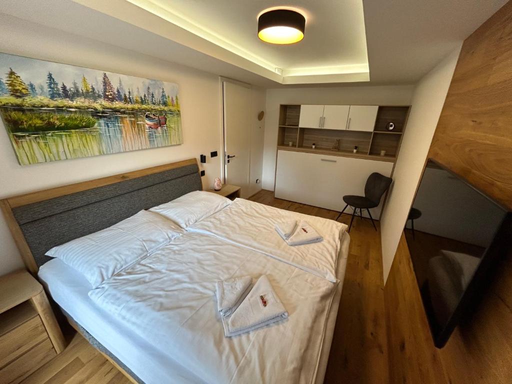 Luxusní apartmán GRAND v centru Harrachova se saunou, wallboxem EV, parkováním zdarma, Netflix a HBO, velkým balkonem a výhledem na Čertovu horu ,sjezdovku a skokanské můstky photo 3