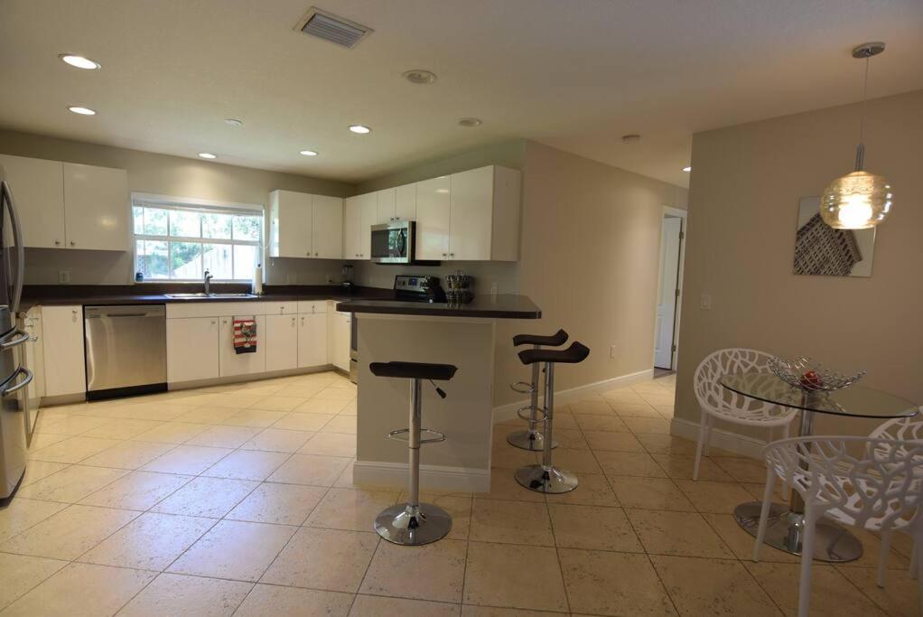Bernice 3bd2bth With Heated Pool Near Siesta Key! photo 1