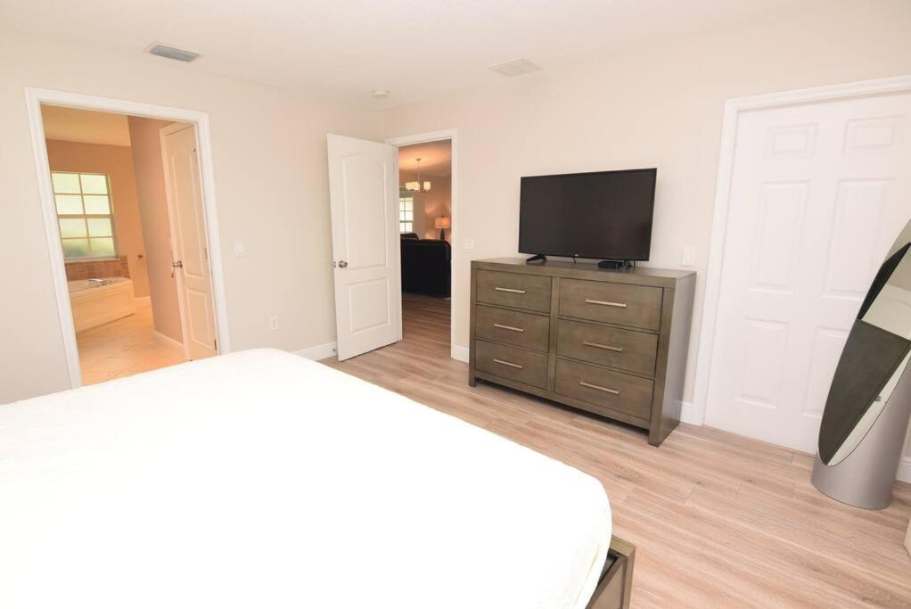 Bernice 3bd2bth With Heated Pool Near Siesta Key! photo 2