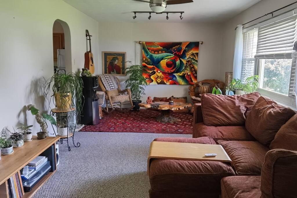 Artistic Home in Lewisburg photo 4