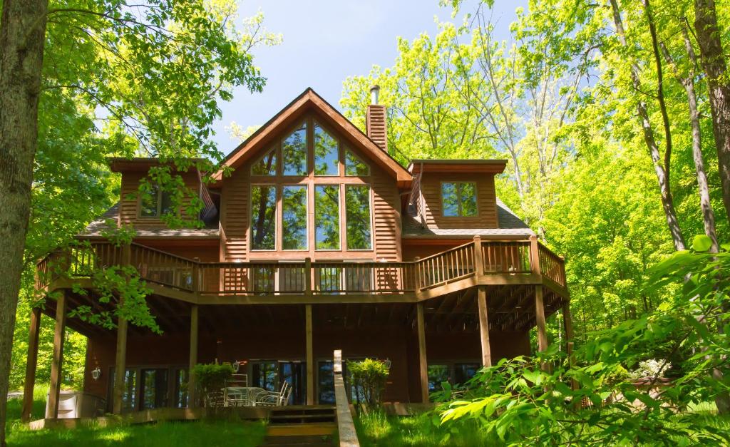 Lakey Mclakehouse image