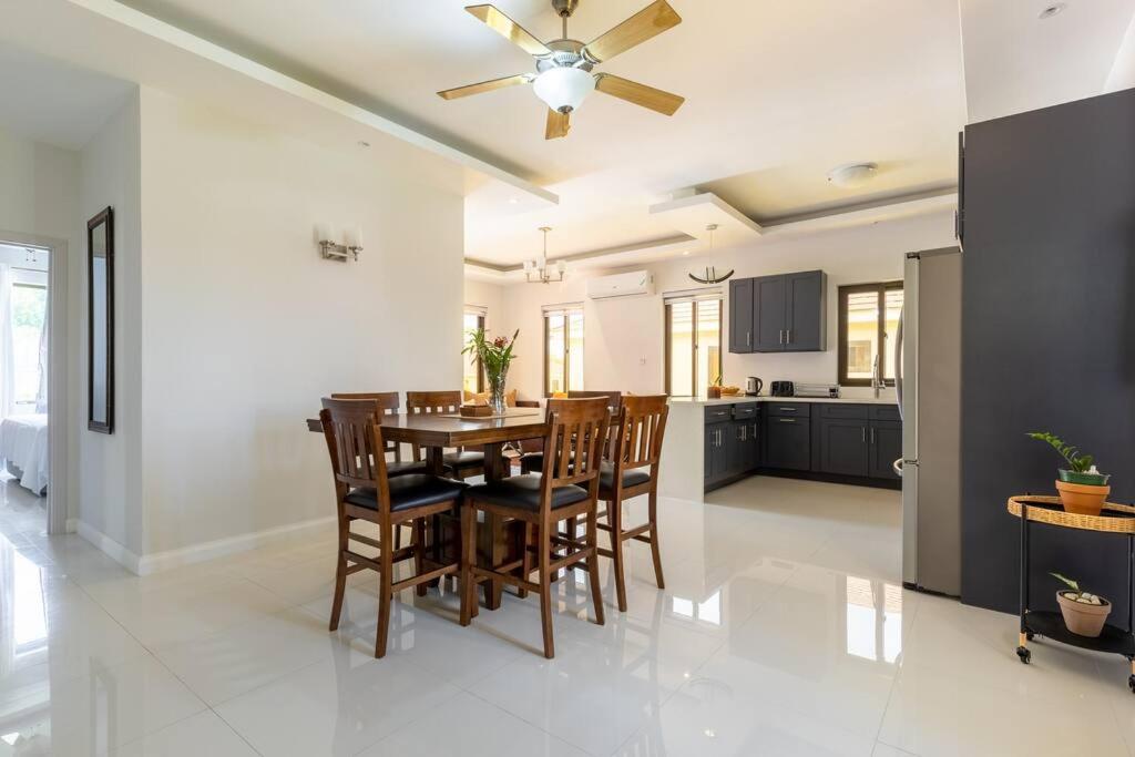 Sun Shine Luxury Villas 2 bedroom Pool & Gym Ocho Rios St Ann photo 2