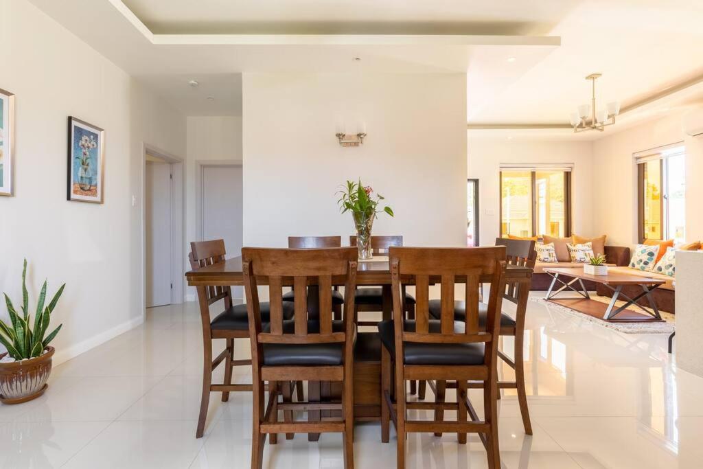 Sun Shine Luxury Villas 2 bedroom Pool & Gym Ocho Rios St Ann photo 3