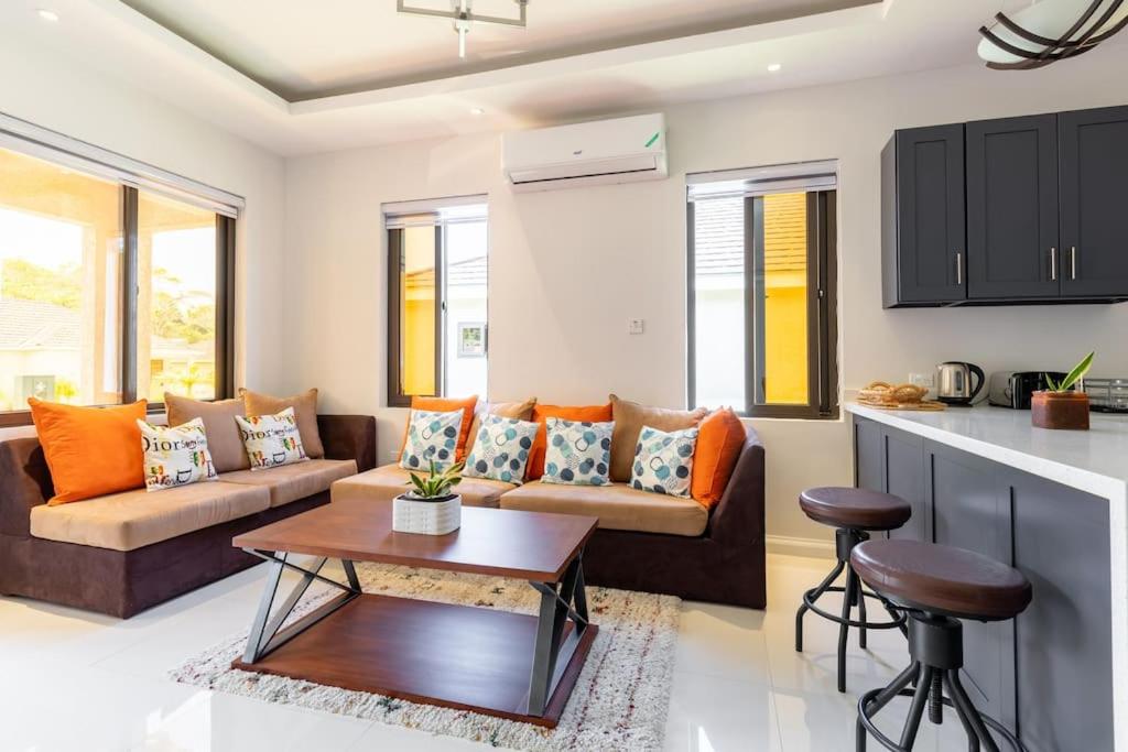Sun Shine Luxury Villas 2 bedroom Pool & Gym Ocho Rios St Ann photo 1