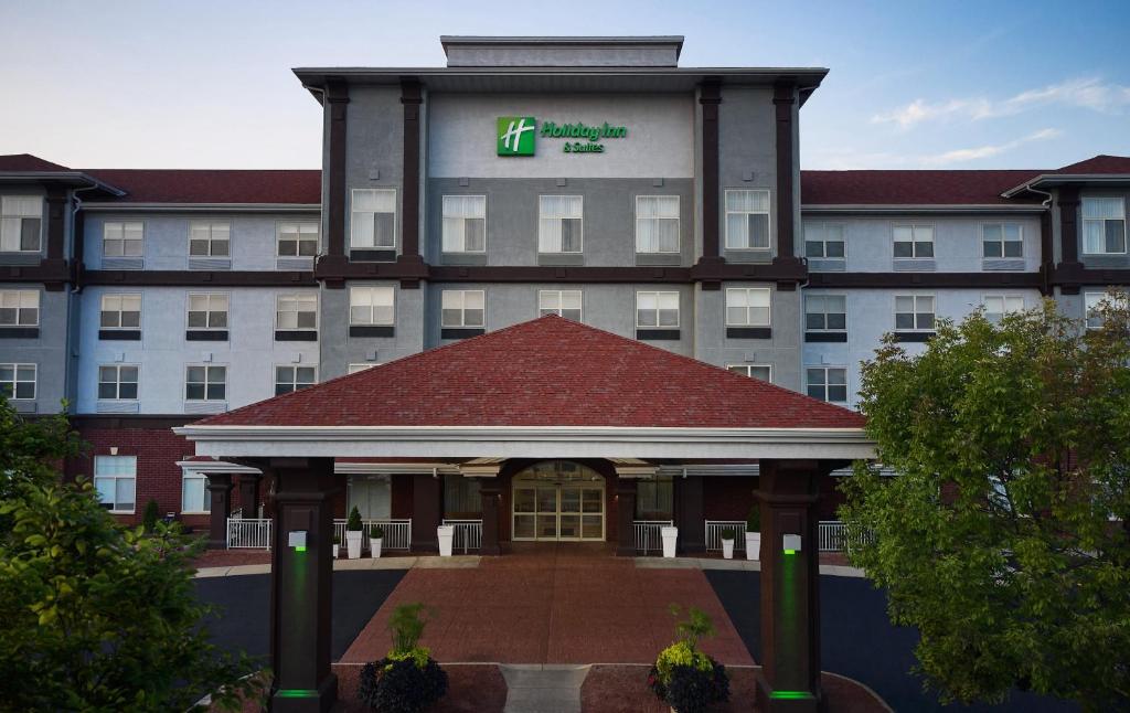 Holiday Inn Hotel & Suites Madison West, an IHG Hotel image