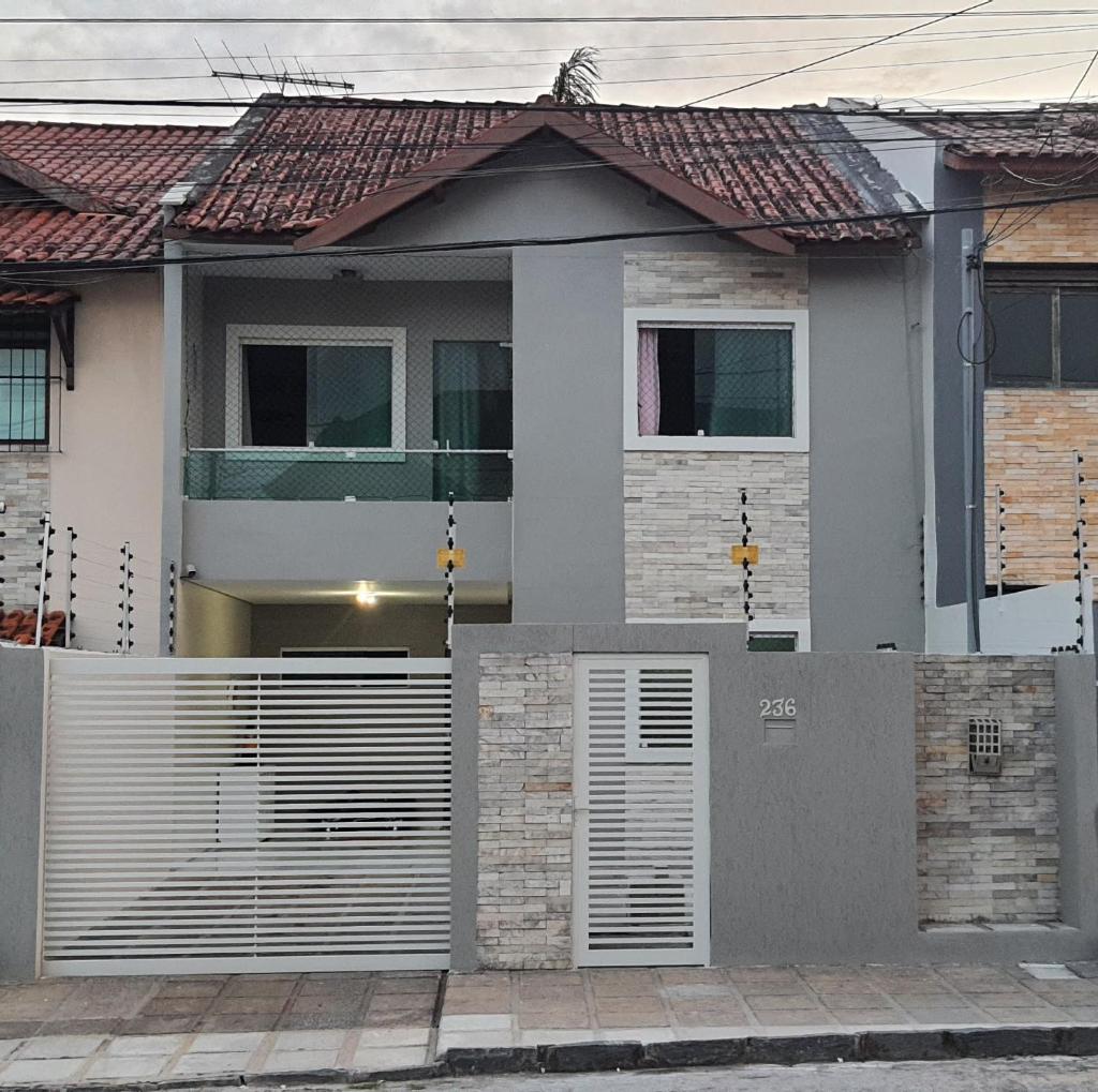 Duplex agradável com Ar, Internet, Netflix e Estacionamento