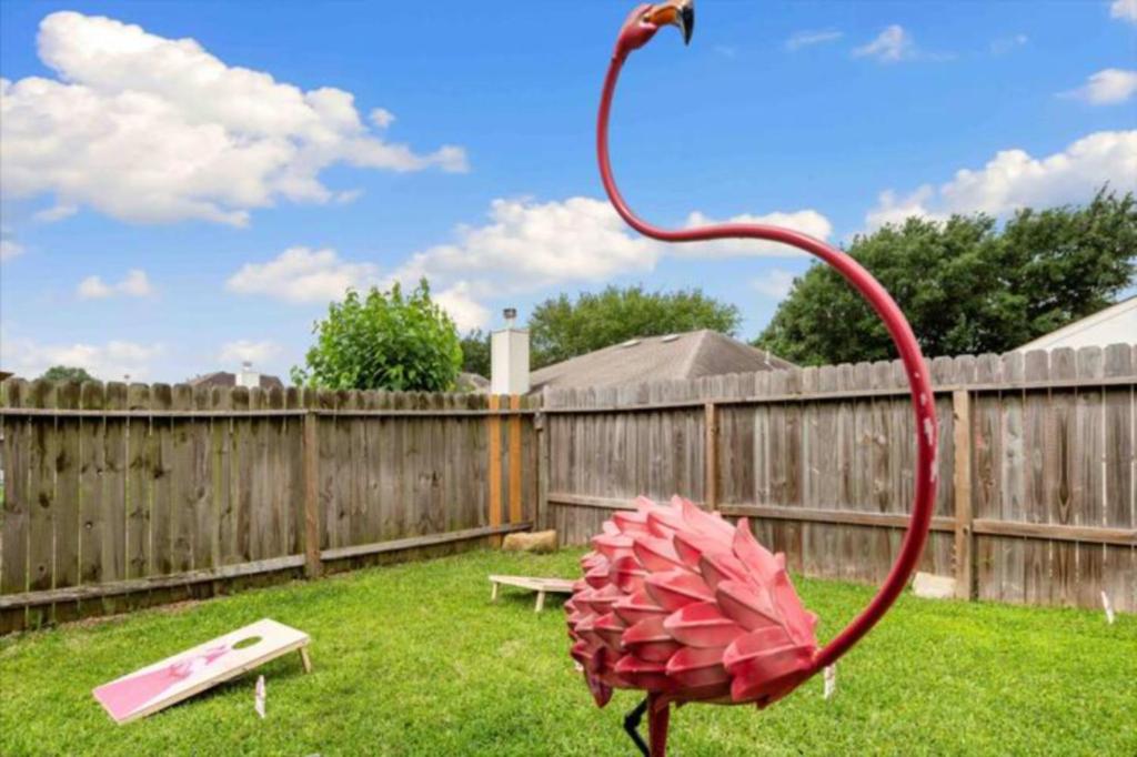 Flamingo Pool Oasis with Covered Patio, BBQ, 4 BR photo 3