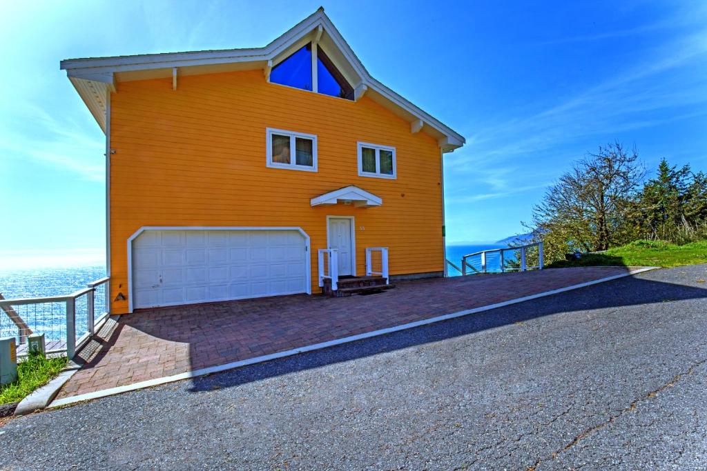 Amazing Oceanview, Oceanfront! Hot Tub! Shelter Cove, CA photo 2
