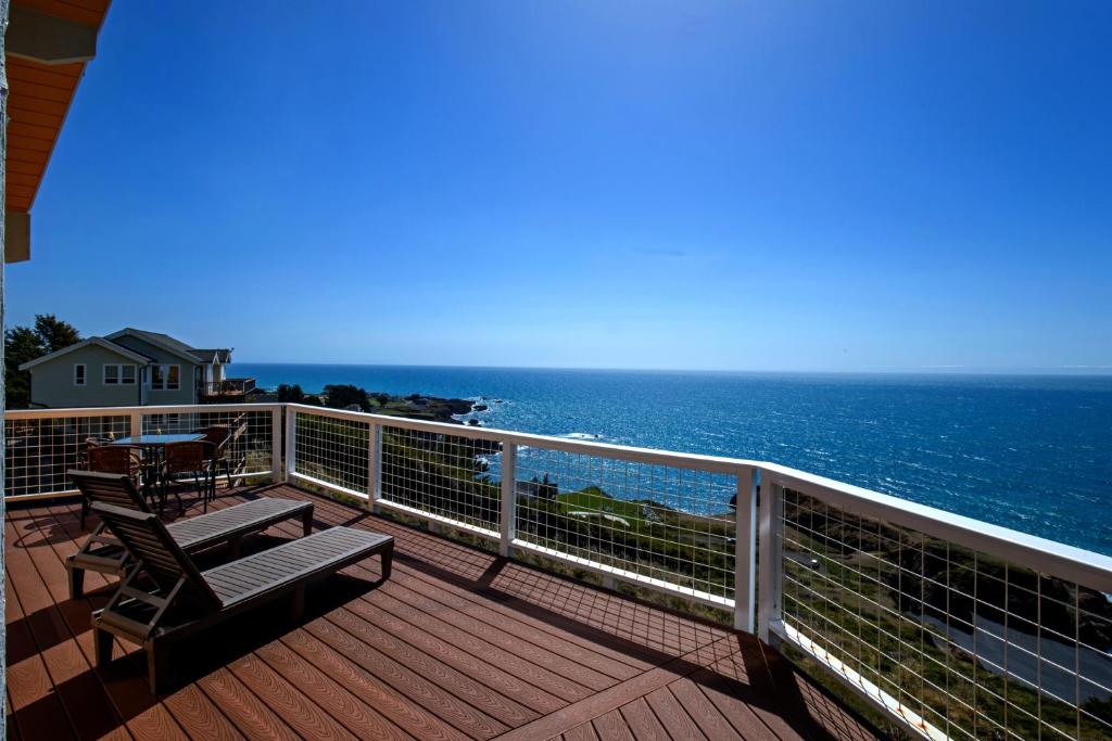 Gorgeous Oceanview, Hot Tub! Oceanfront! Shelter Cove, CA photo 4