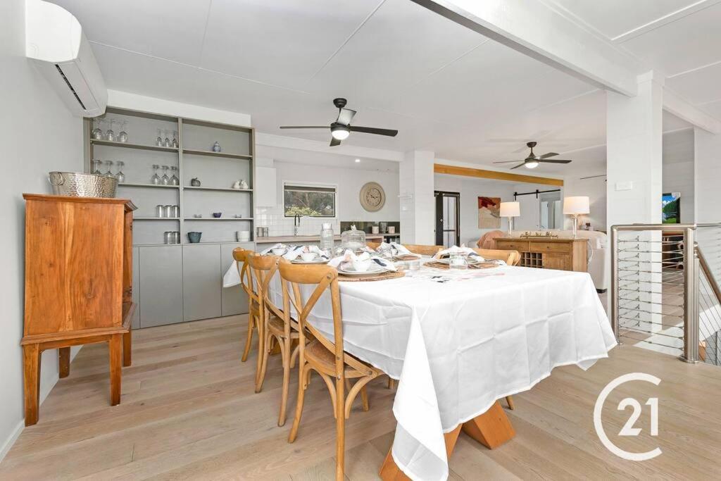 Maravedi - Modern 5-bedroom home with spa photo 2