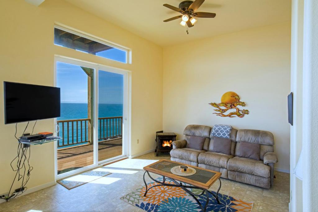 Incredible Ocean View, Oceanfront! Hot Tub! Shelter Cove, CA photo 4