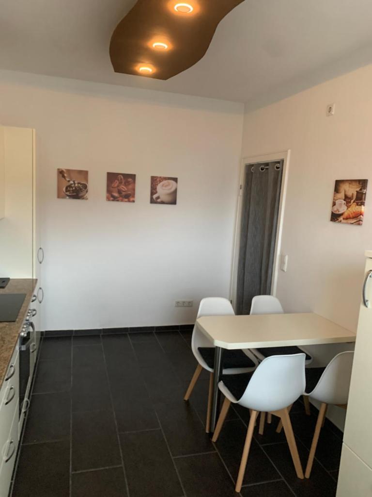 Mainpark Apartment 4 Schlafzimmer bis zu 10 Personen direkt über AschaffApartment bei Aschaffenburg photo 4