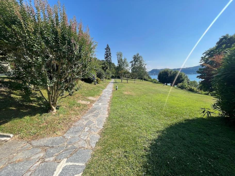 Casa fronte lago con piscina photo 3