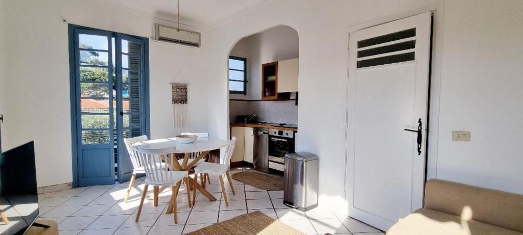 Bright Appartment perfect location photo 1