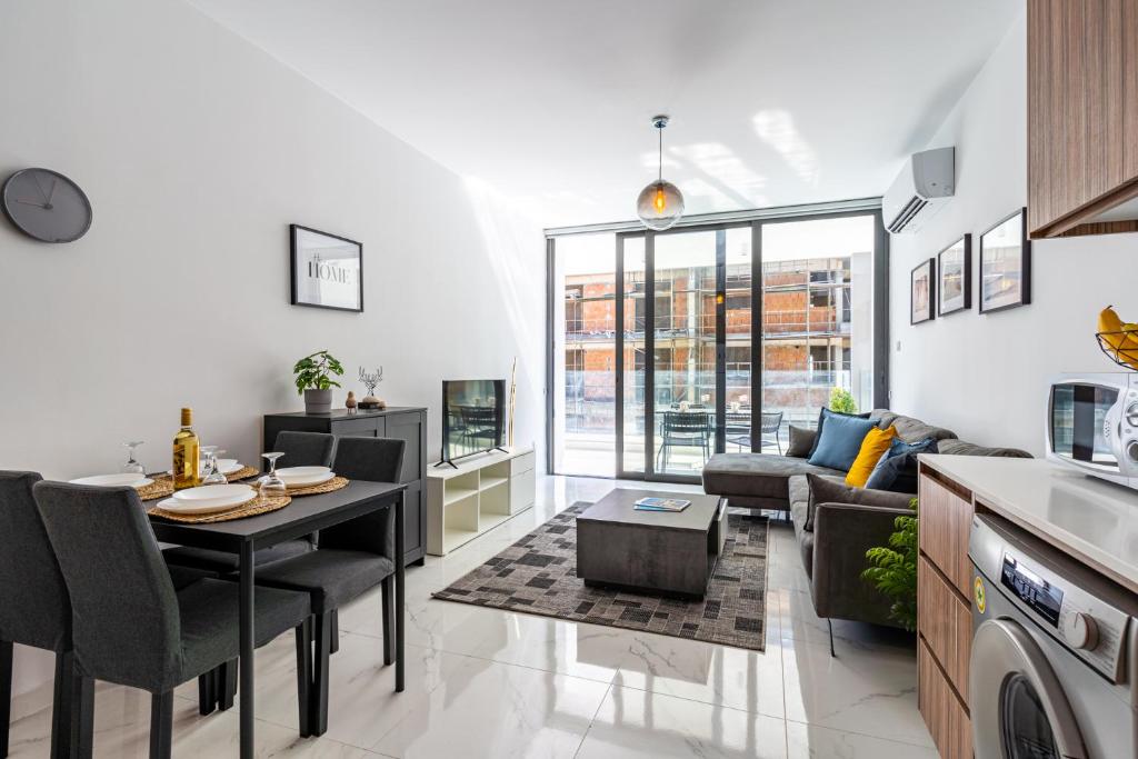 Miles 2-Bedroom Apt in Livadia photo 2