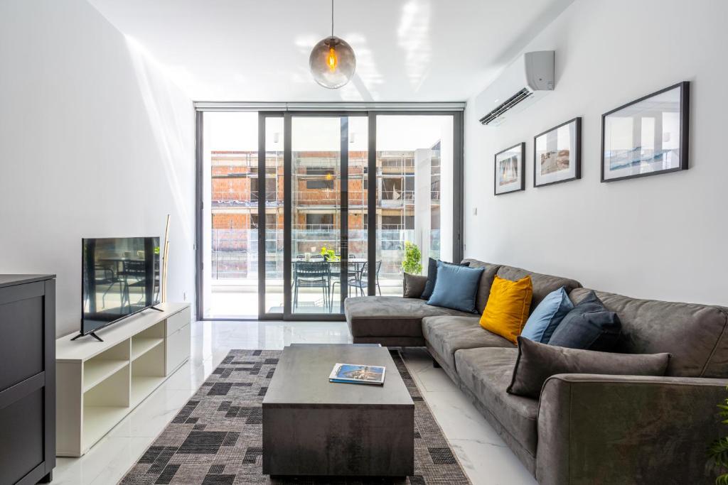 Miles 2-Bedroom Apt in Livadia