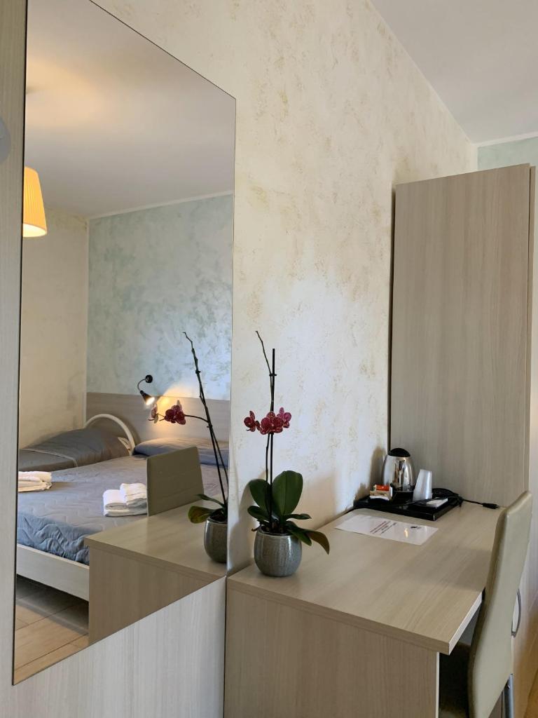 HOTEL MERCURIO SUL MARE - Fish restaurant and private beach - Tap to explore photos