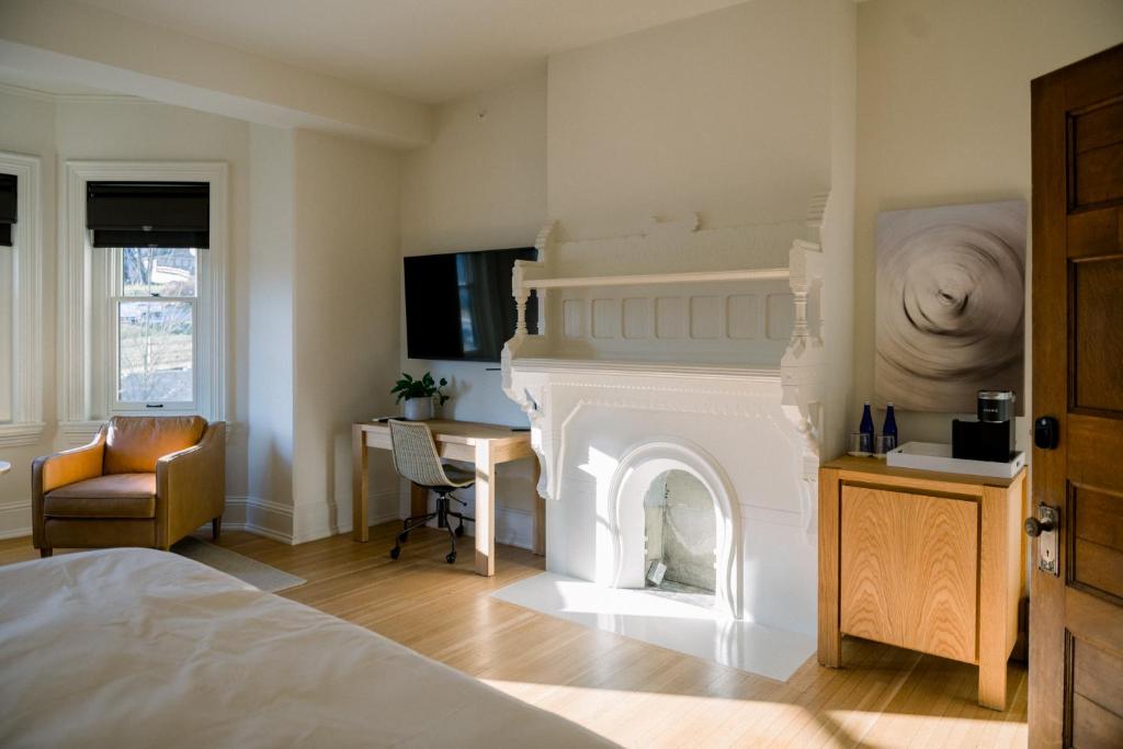 Wilbur Mansion photo 1