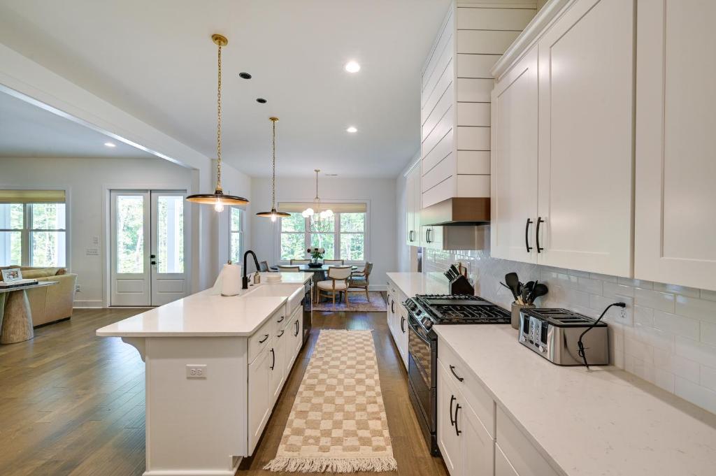 Clemson Home Near Memorial Stadium, Lake Hartwell! photo 1