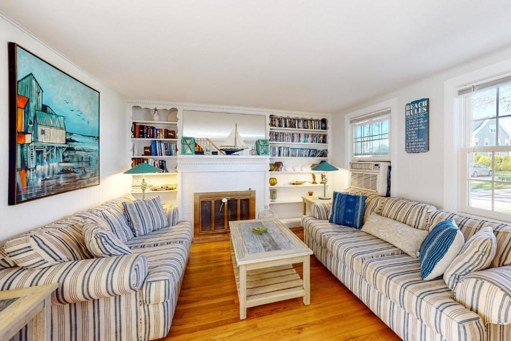 Falmouth Heights Bluff Side Cottage photo 1