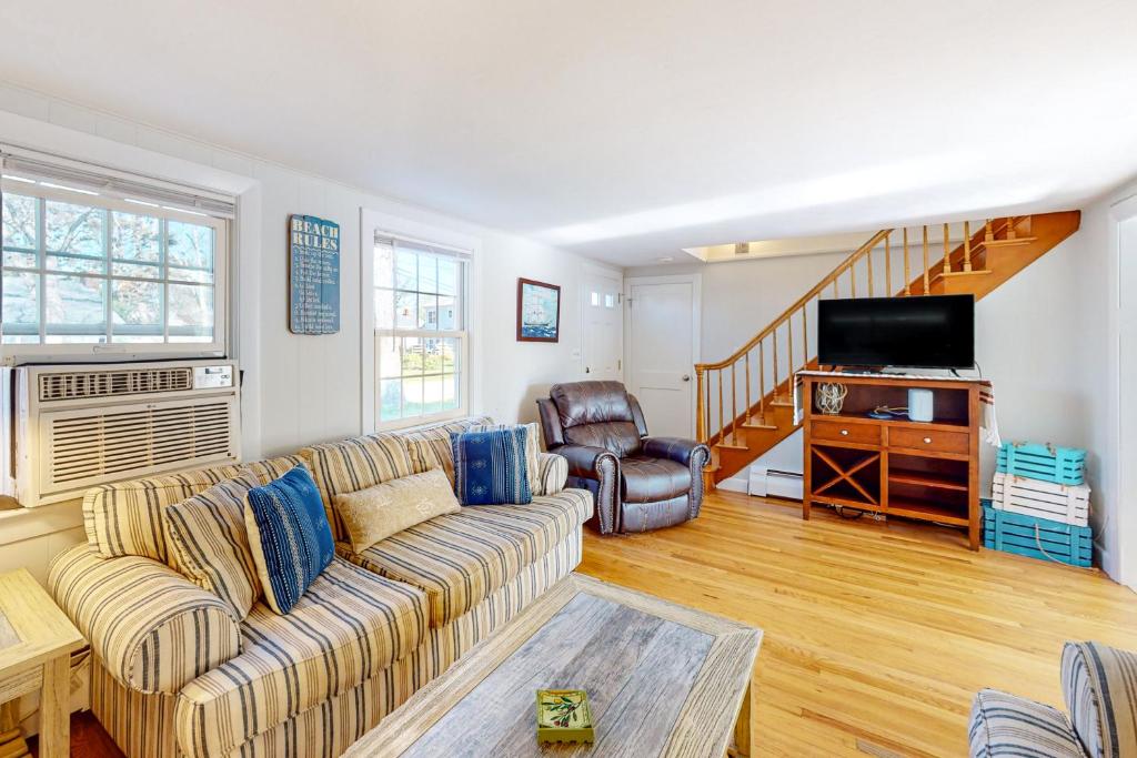 Falmouth Heights Bluff Side Cottage photo 3