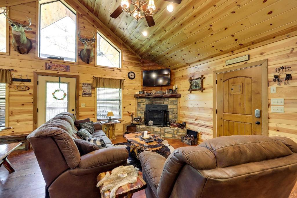 Secluded Broken Bow Rental Cabin about 6 Mi to Lake! photo 3